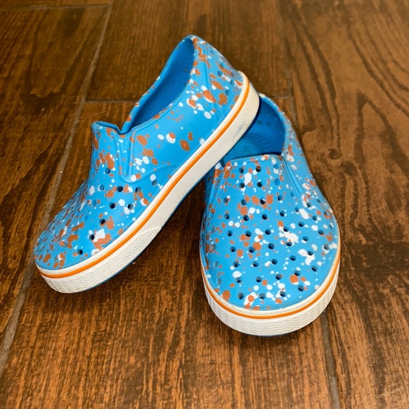 Native Shoes Other - LIKE NEW CONDITION! Native brand shoes. Waterproof! Size 7 toddler